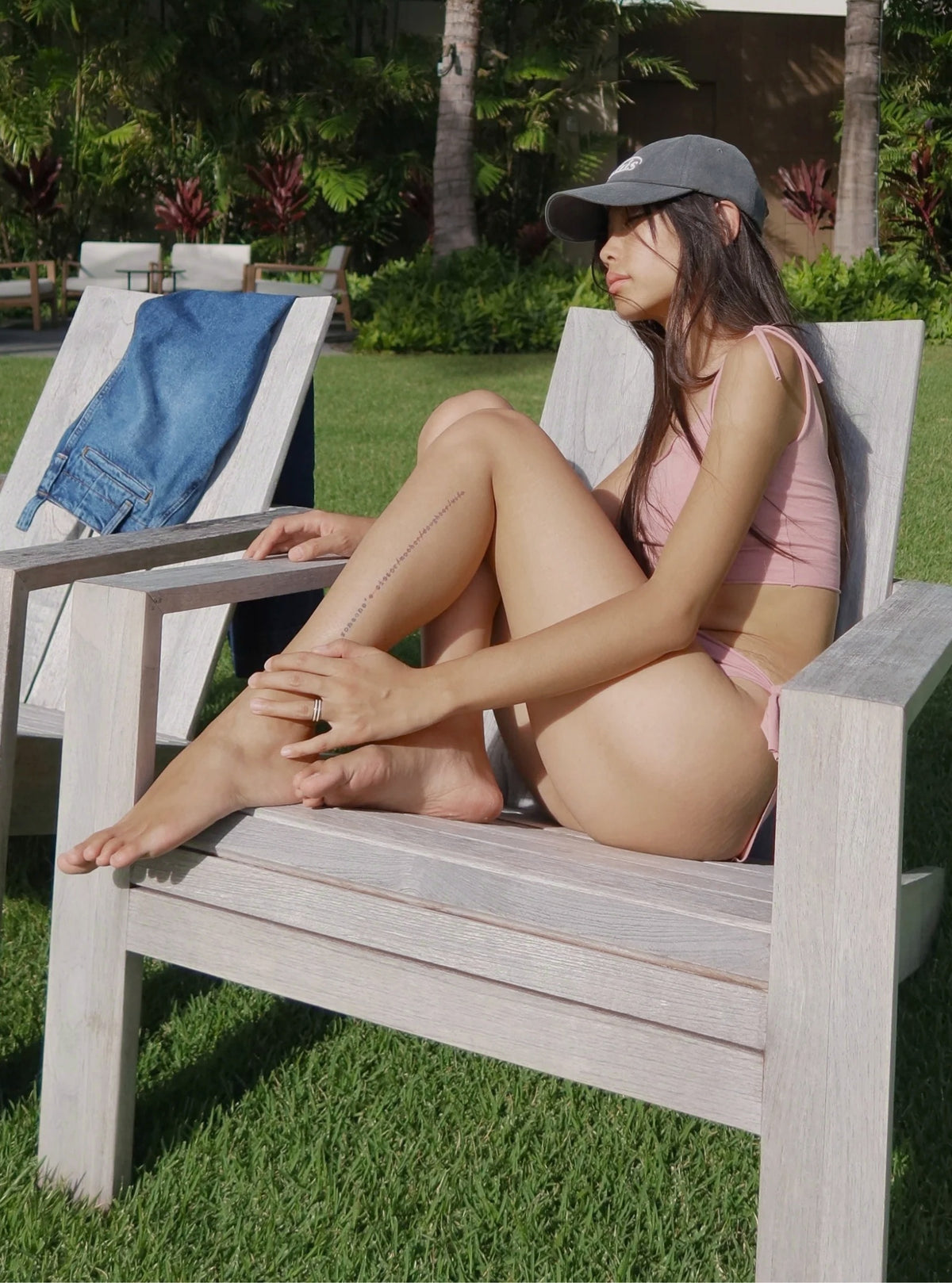 Woman wearing the WANINI rose set